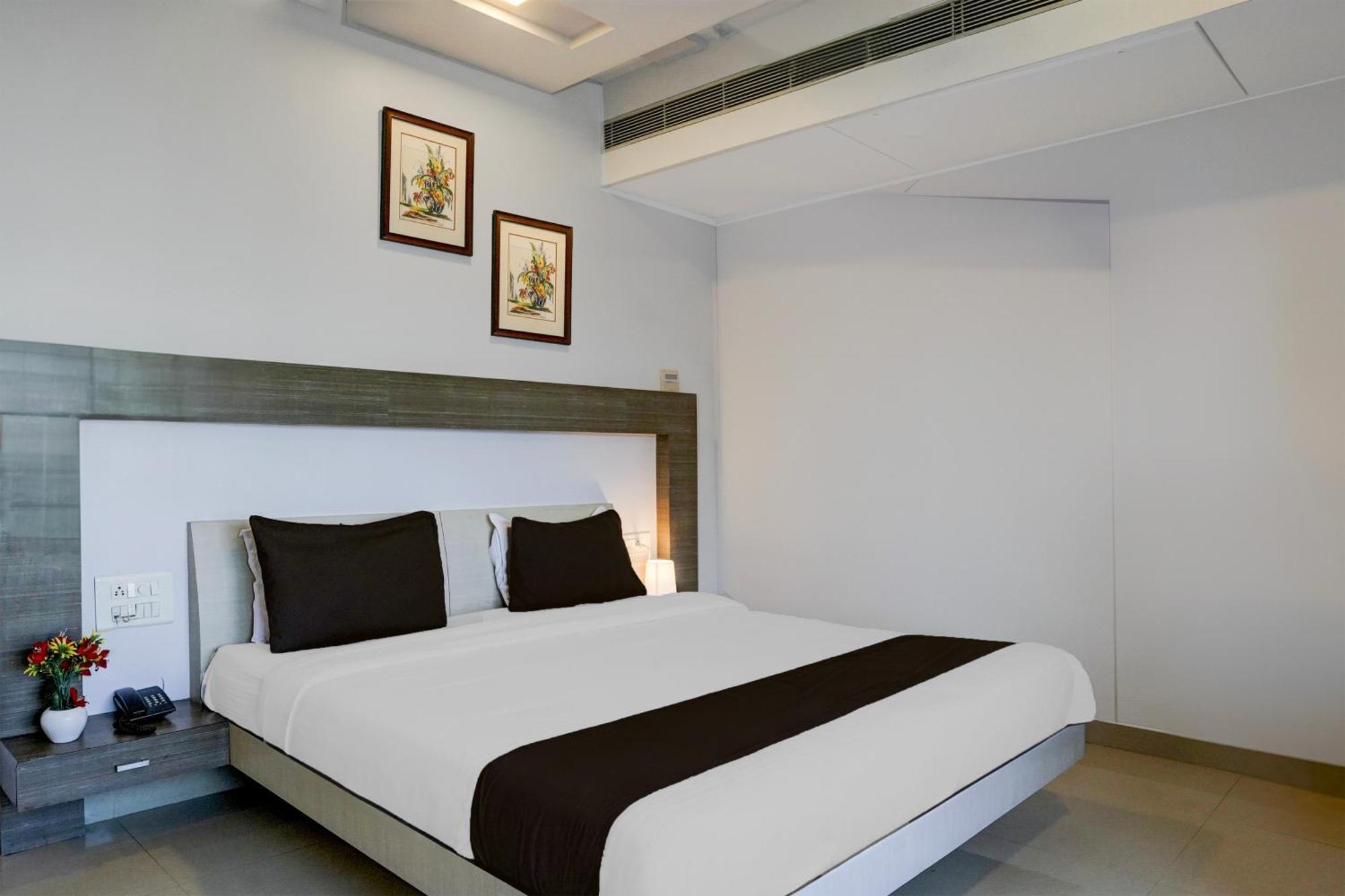 Super Collection O Limda Chowk Formerly Hotel Harmony ラージコート エクステリア 写真