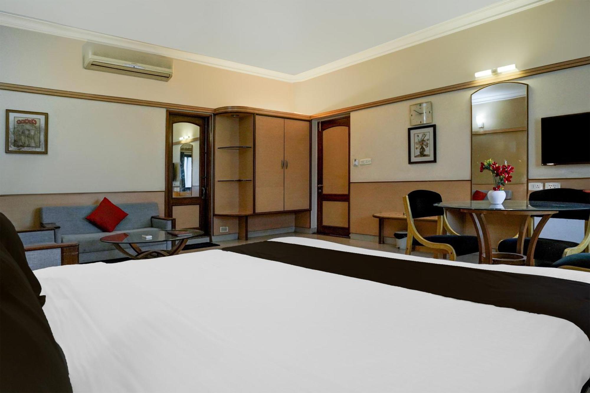 Super Collection O Limda Chowk Formerly Hotel Harmony ラージコート エクステリア 写真