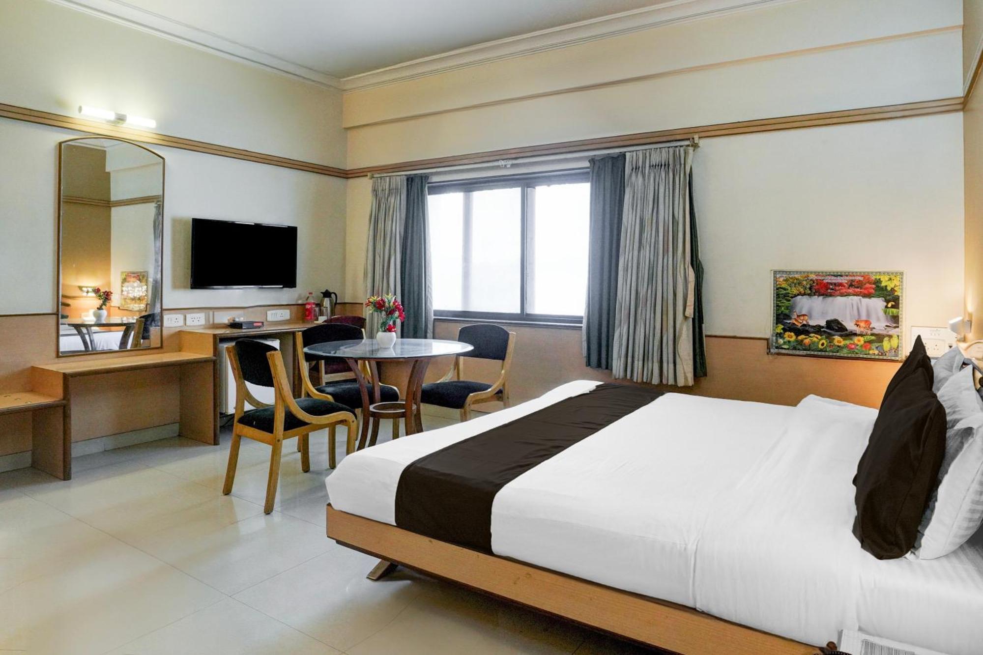 Super Collection O Limda Chowk Formerly Hotel Harmony ラージコート エクステリア 写真