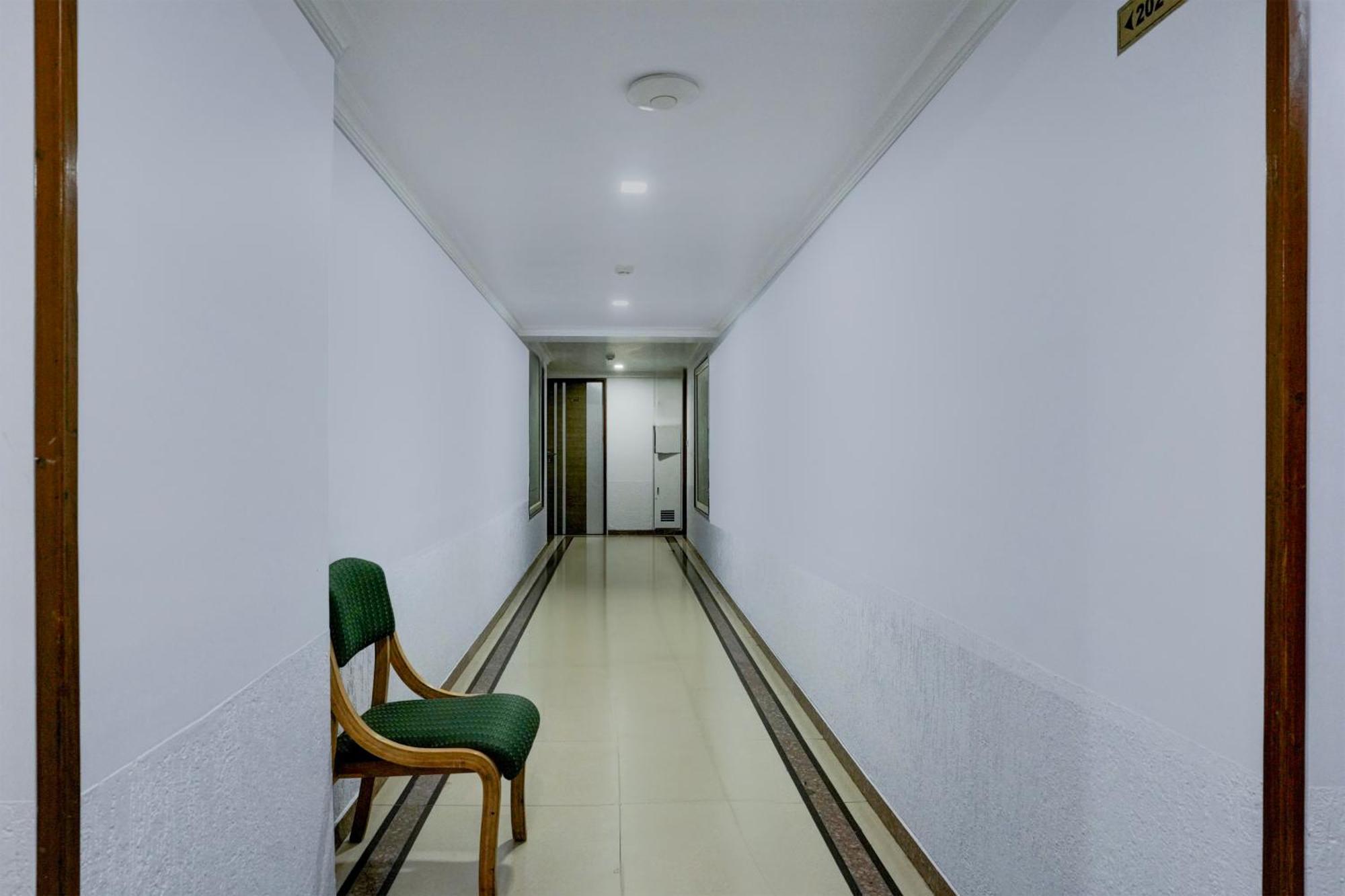 Super Collection O Limda Chowk Formerly Hotel Harmony ラージコート エクステリア 写真